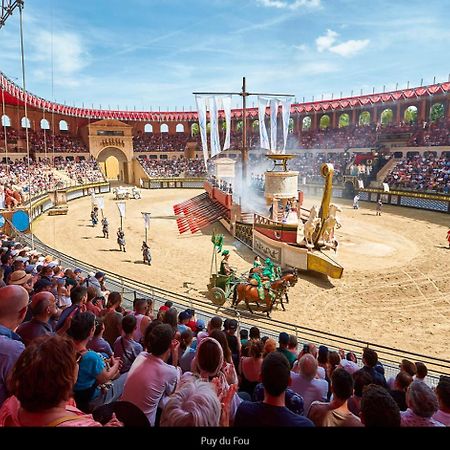 Gite De La Fecleval 6 Personnes Proche Du Puy Dufou Saint-Mesmin  Экстерьер фото